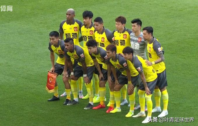 恒大3-1深足三连胜(3-1，恒大继续狂飙！3连胜 轰10球，郜林未出场离奇染黄)