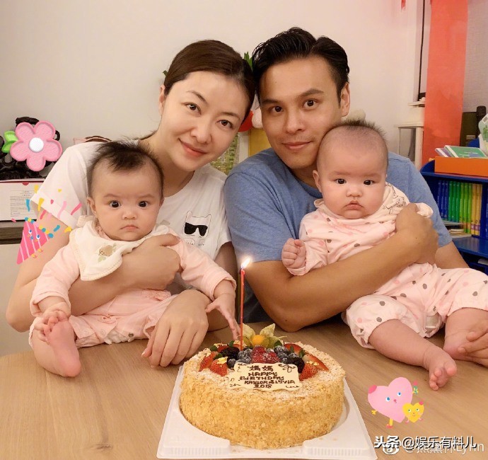 奥运冠军杨威全家福(杨威双胞胎女儿太神奇了,一个像爸一个像妈,和