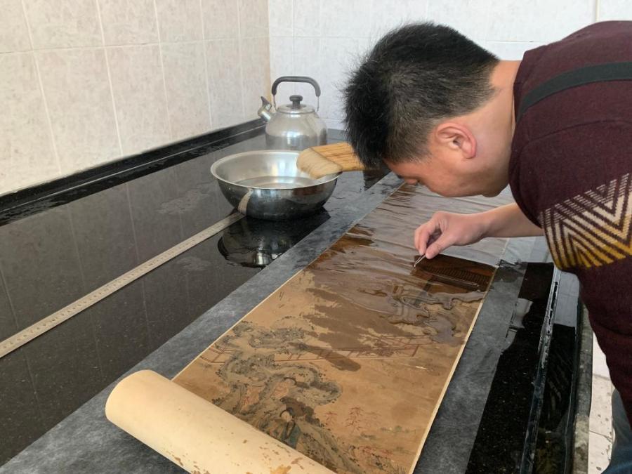 新闻周刊丨文物会得“癌症”还传染？！我在青博修文物：会望闻问切，还要懂护肤美颜