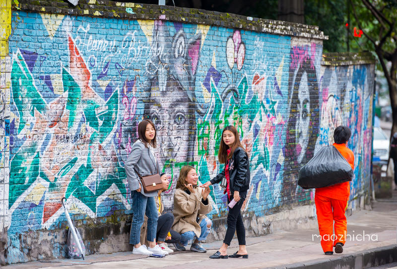 山城重庆，轻轨出行，玩转8D网红城市