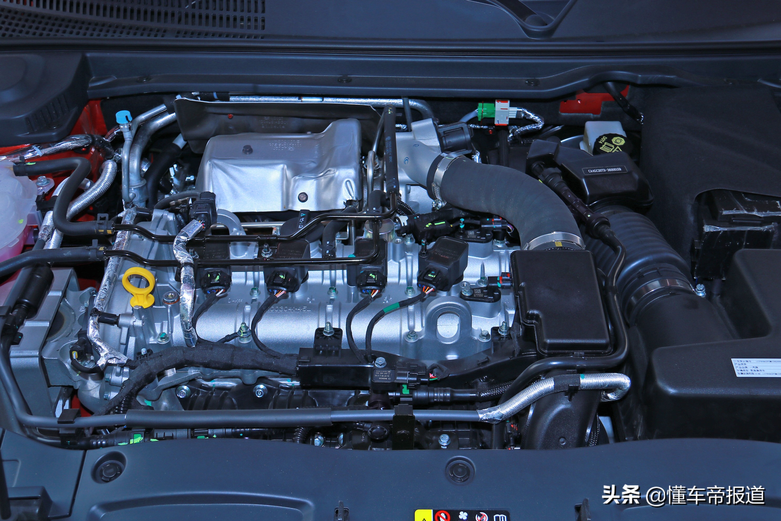 新车｜自带“爆款”基因，换装2.0T发动机！试驾新款奔腾B70