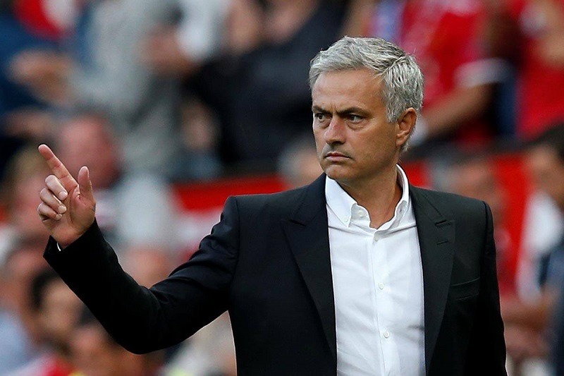 重温穆里尼奥执教皇马(穆里尼奥生涯巅峰之作:西甲100分夺冠,亲手毁掉