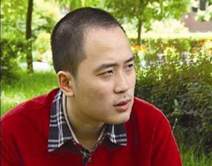 狂人张非4次高考，分别考上复旦、北大和清华，但他还是“废了”