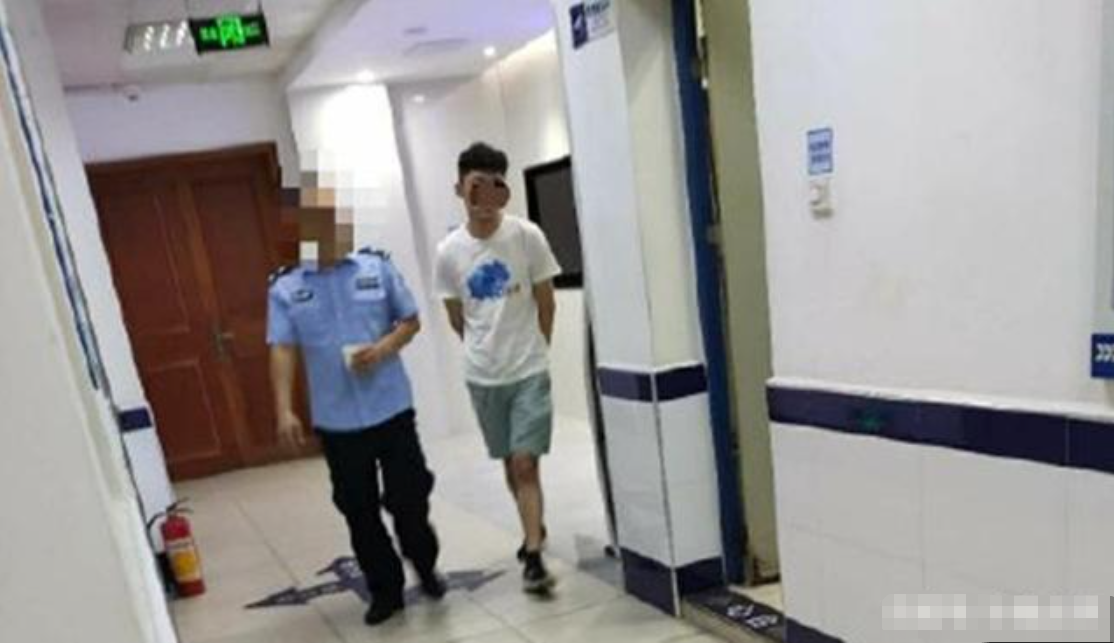 女子用自如租房，洗澡时遭合租男子多次闯入：反正已经被我看光了