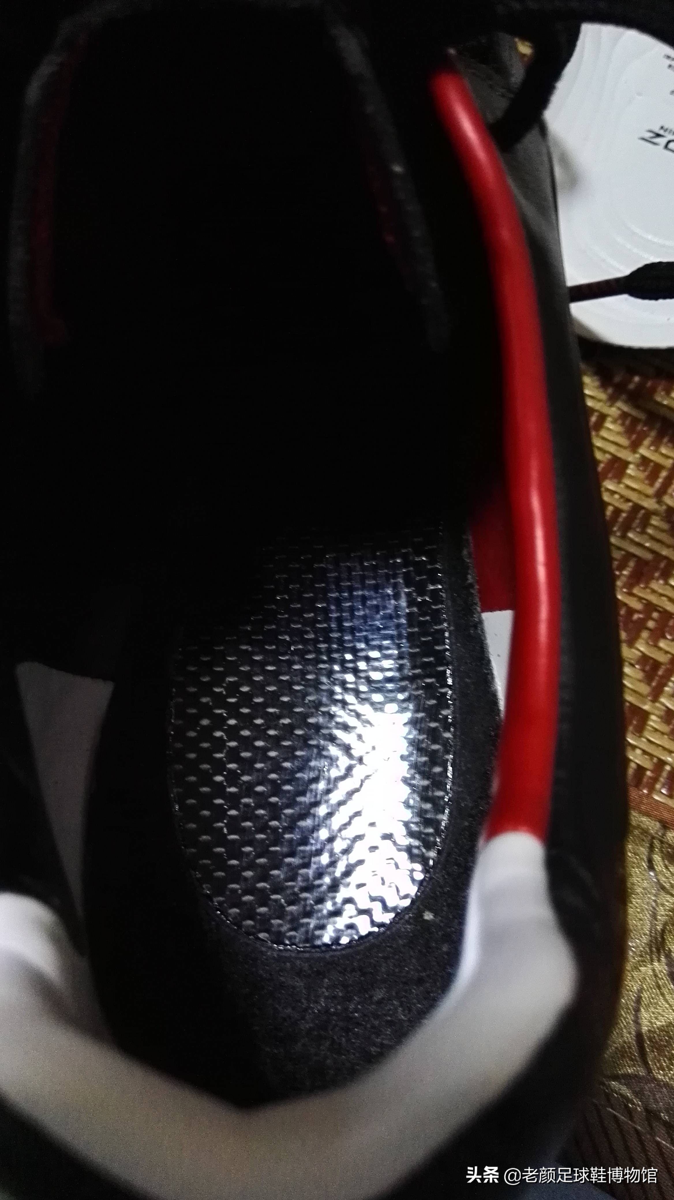 腳寬足球鞋買什么（工欲善其事必先利其器，不踢球你永遠(yuǎn)無法理解足球鞋對(duì)球員多重要）