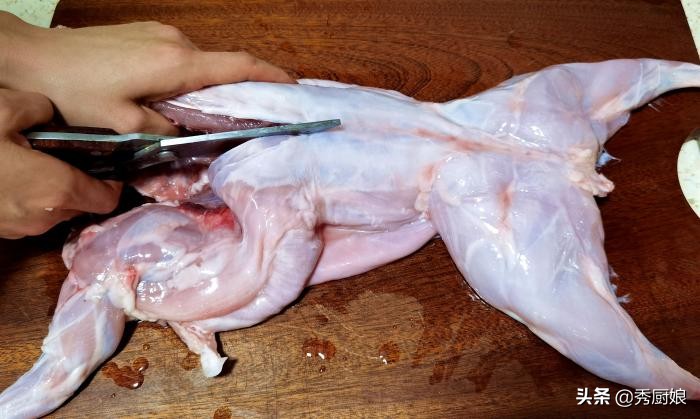 家常红烧兔肉的做法（红烧兔子肉的食材明细和烹饪教程）