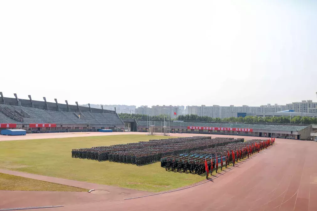 2019级中南大学本科新生完成军训，雄姿英发展风采！