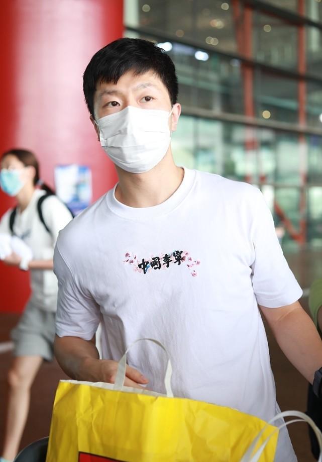 乒乓球马龙肌肉（运动员的身材就是好，马龙穿短袖挡不住&quot;腱子肉&quot;，直男也有审美）