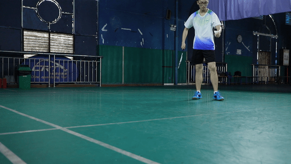 羽毛球鞋什么牌子（百元左右的輕量級羽鞋，性能媲美大牌）
