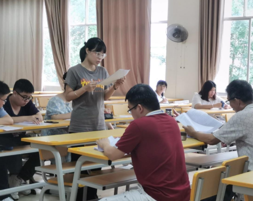 大四实习还要交学费？女生“神吐槽”学校火了，说出大学生心声