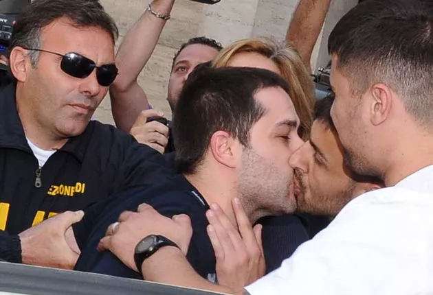 为什么意大利黑手党杀人前，要和被害人接吻？