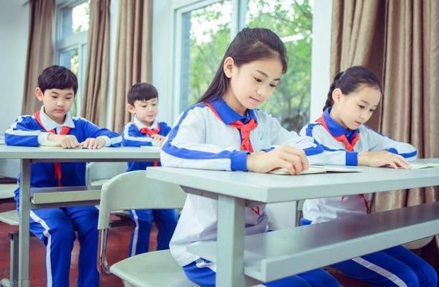 她高考750分，最牛的高考状元，却背负“骂名”，学成之后不回国