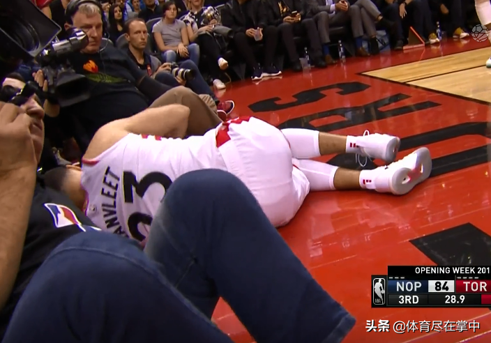 nba上篮为什么要垫脚(人倒霉喝水都塞牙！范乔丹上篮遭摄影师“垫脚”，但仍能砍下34 7)