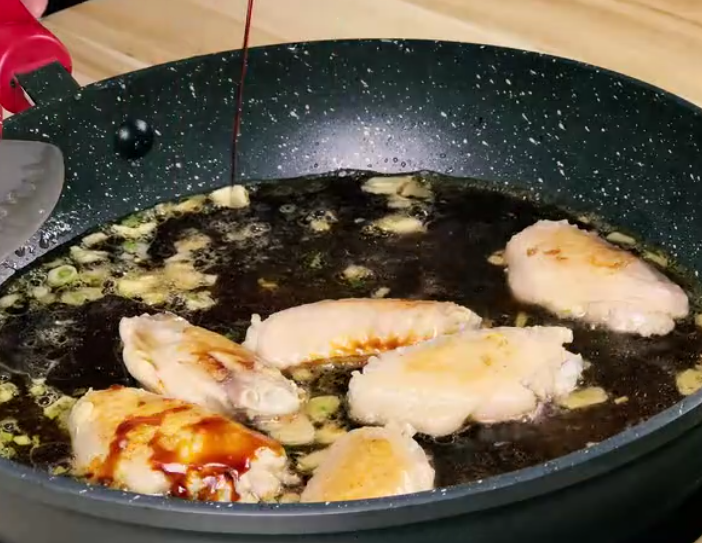 这才是可乐鸡翅最好吃的做法，一大盘都不够吃，孩子盘底都舔干净