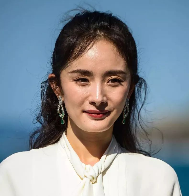 谁让"脸垮"那么显老呢?