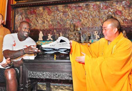 nba哪些球星来过海南（NBA球星融入中国生活：汤神跟大妈学广场舞，奥胖打麻将有模有样）