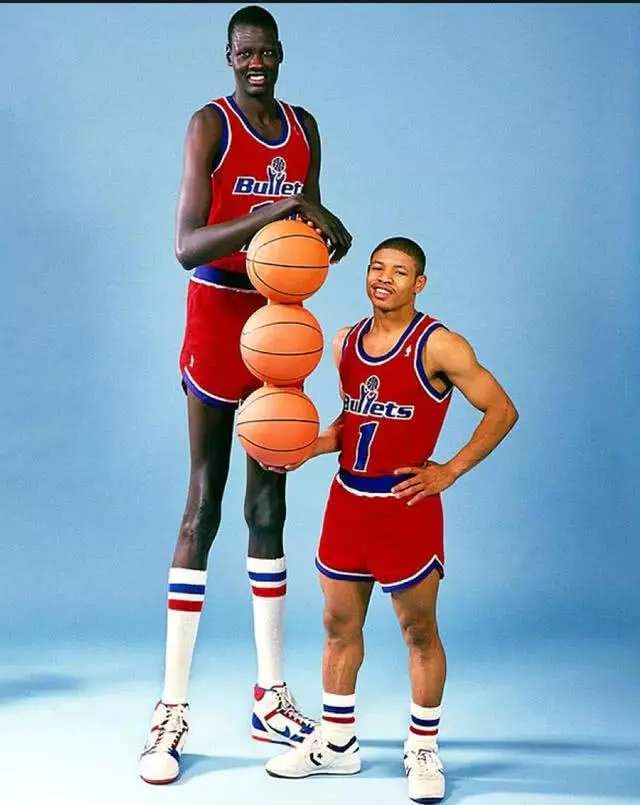 什么腿型适合打篮球（大腿围度分5个等级：波尔筷子腿C级，詹皇水桶腿SS级，那SSS呢？）-趣拿体育