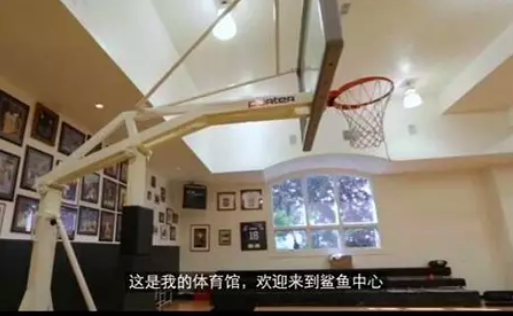 为什么nba巨星家里(NBA明星似乎都喜欢买大房子，奥尼尔家有76000平方，床能睡10人吧)