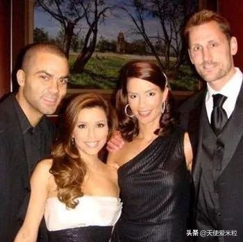 眼泪滴在眼眶里！“绝望主妇”的主角再次相见，癌症和离婚也不妨碍玫瑰。