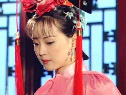 嫁入的豪門王豔,跪著給婆婆洗腳,親生兒子罵他是豬頭