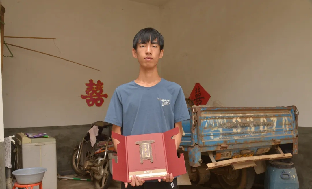 河南小伙王远航669分考入北大，专业是俄语，以后好找工作吗？