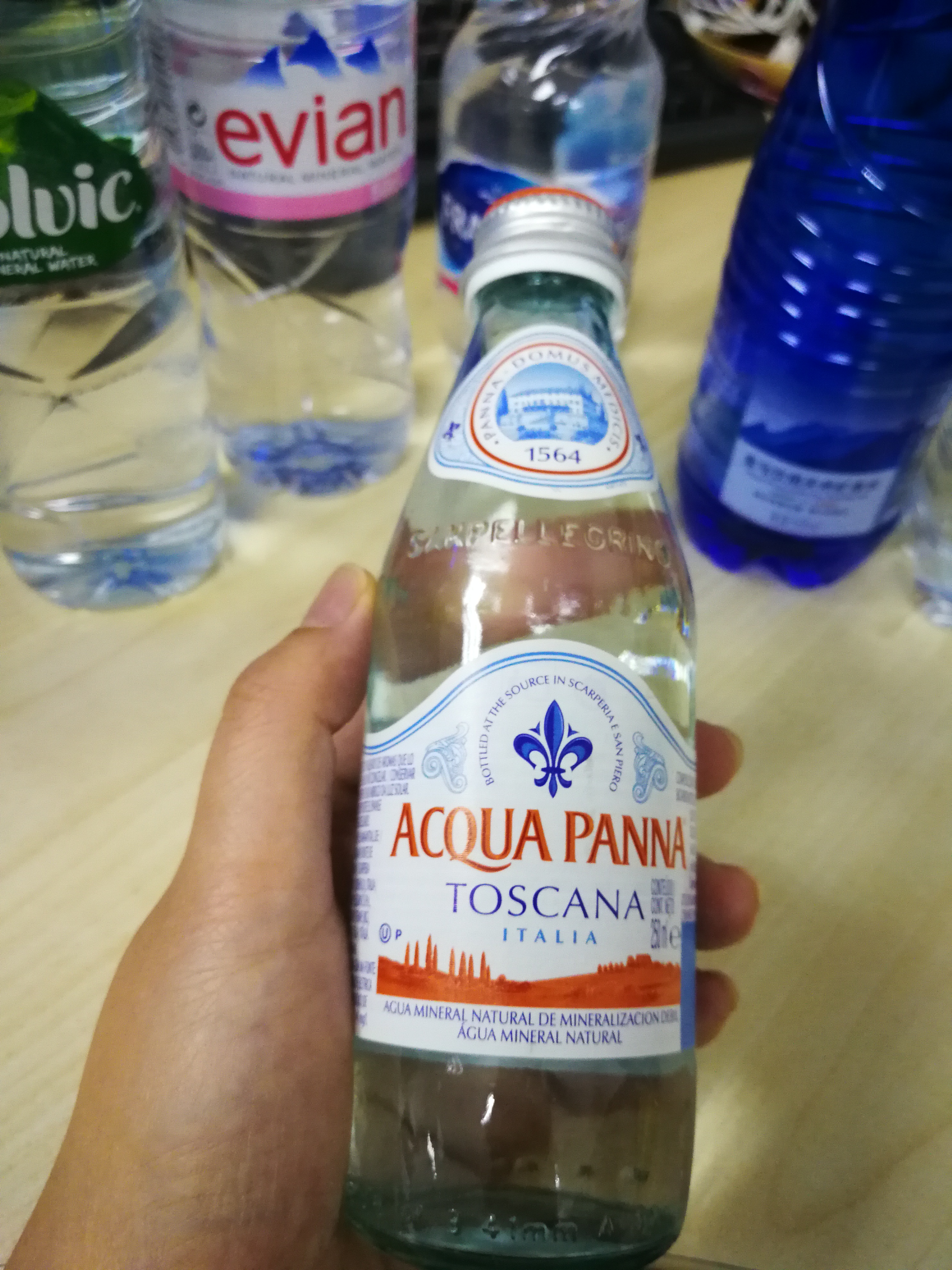 42种矿泉水测评之一 你知道的牌子几乎都在