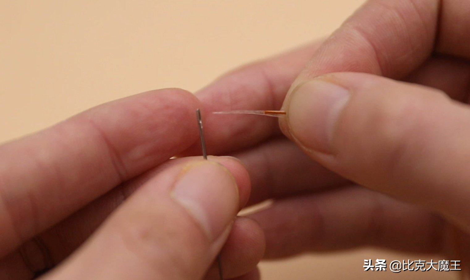 穿针线的快速方法(教你只用一根线穿针技巧,3秒搞定,穿针又快又准