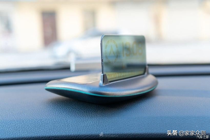 护航时尚版路宝宝HUD车载抬头显示器，到底怎么样