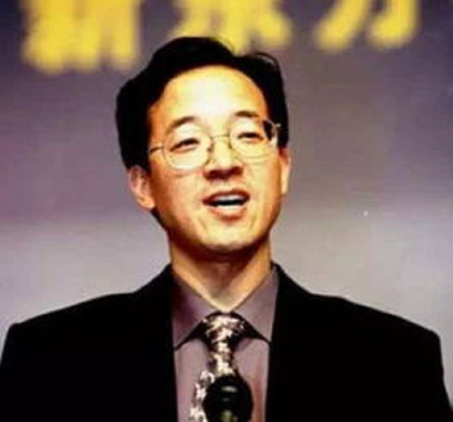 俞敏洪的悲喜人生：3次高考，2次被绑架，众叛亲离，体面转身