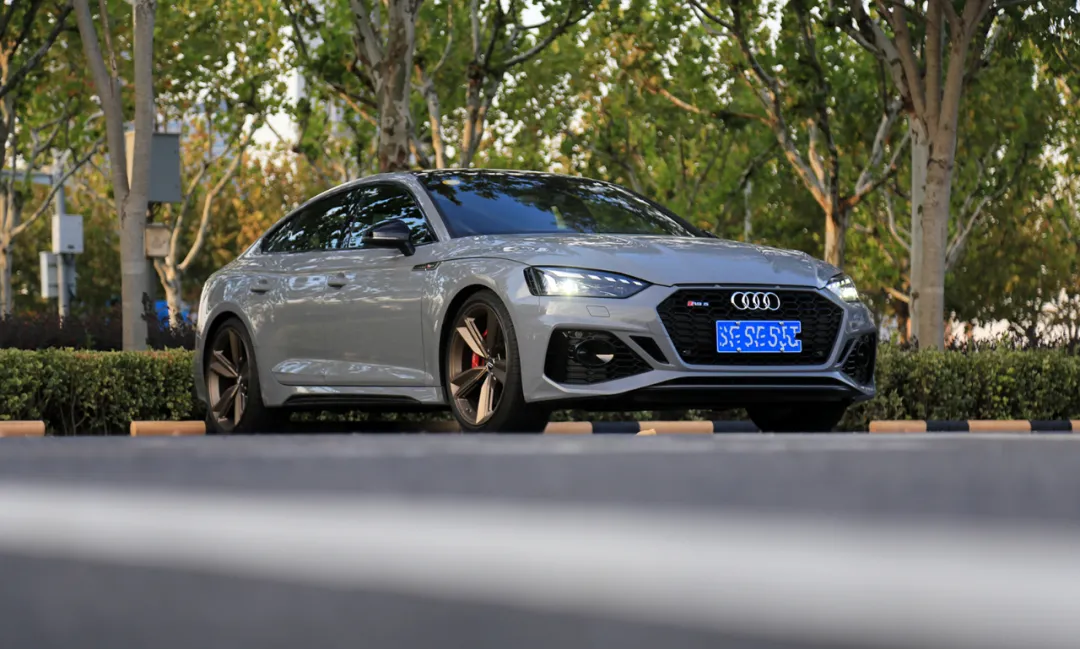 3.9秒破百的性能怪兽谁最有乐趣?奥迪RS5、宝马M3和AMG C63这样选