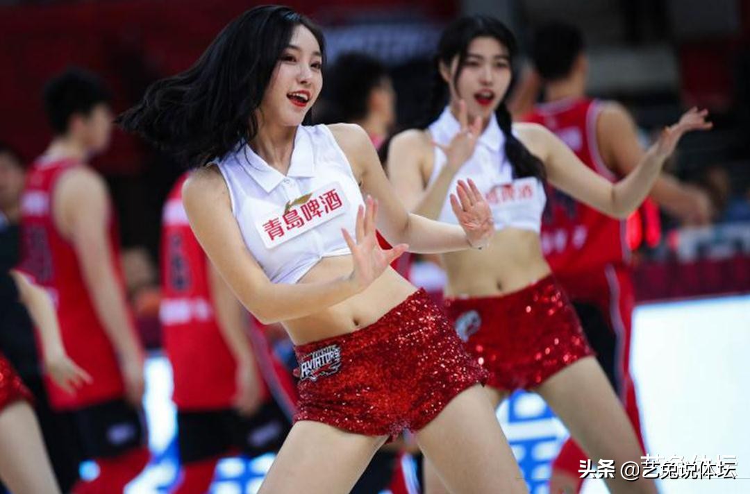 cba比赛为什么放音乐(NBA尤物成摆设？林书豪揭秘NBA的啦啦队，对球员没啥作用)