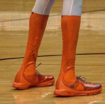 nba有哪些穿杜兰特的鞋子（NBA5大球鞋之最：杜兰特球鞋像长筒靴，弹簧鞋增加弹跳5cm被禁止）