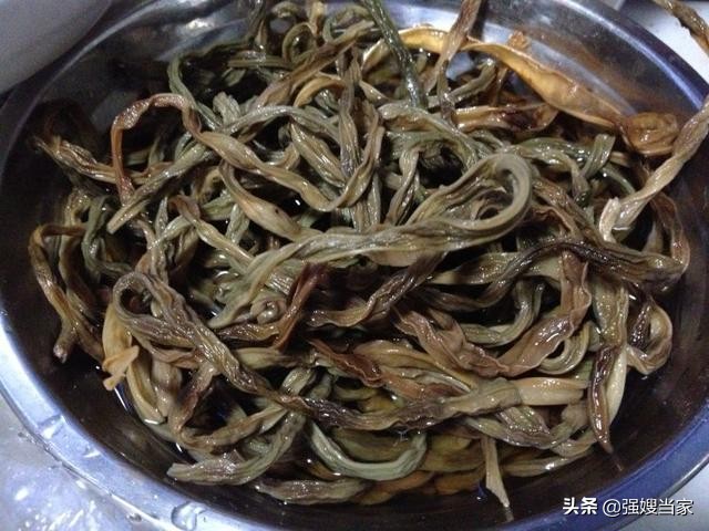 干豇豆用冷水泡还是开水（泡腌豇豆是用开水还是用凉水）-第2张图片-昕阳网