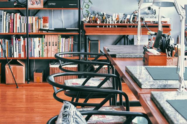 手工皮具基础班：工艺、工具、皮料、版型我们应该从哪开始学习