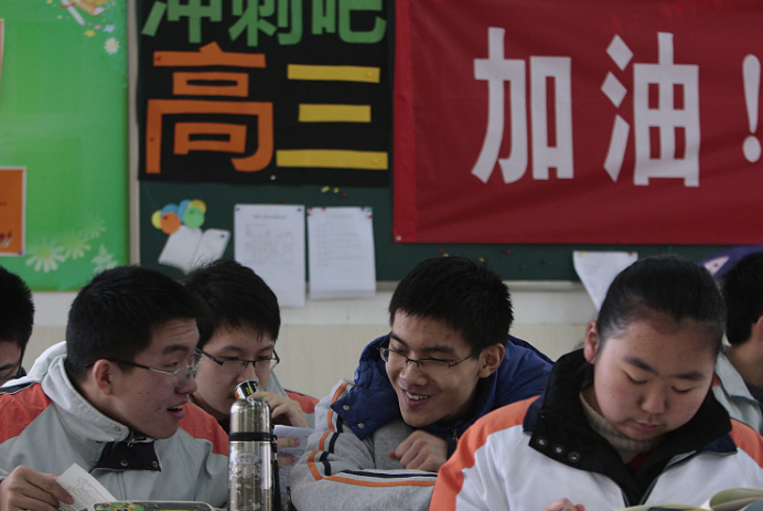 高考前的最后一课！班主任“告别”学生，一句“道歉”让学生泪目