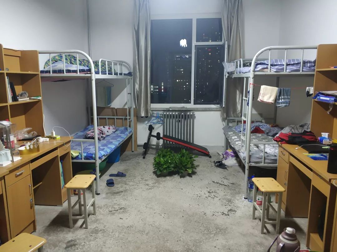 8所研究生宿舍，第二所院校的是电视剧里的宿舍吧