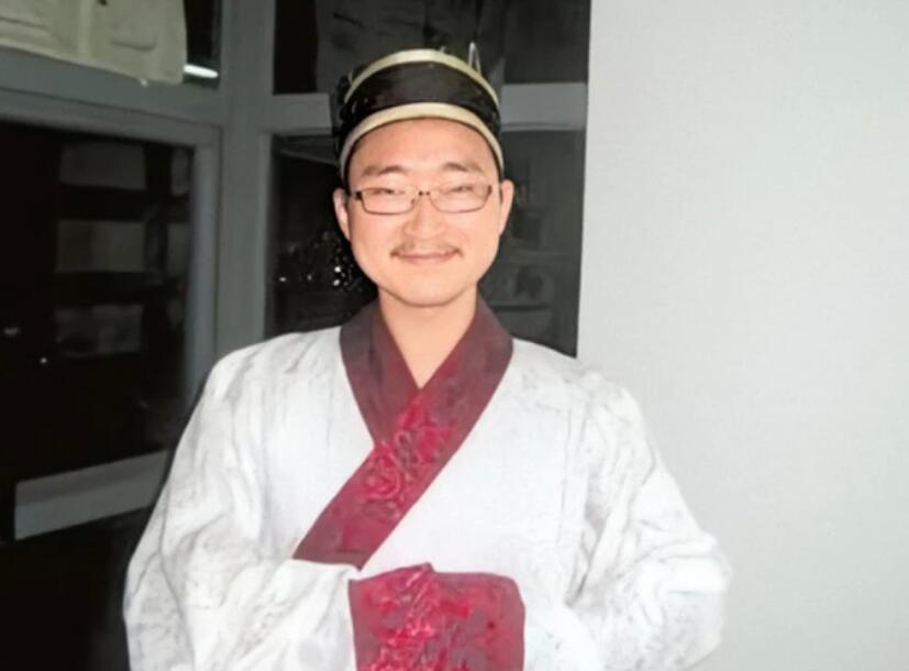 高考作文仅得6分，字体没人认识，985破格录取后，却把导师气走了