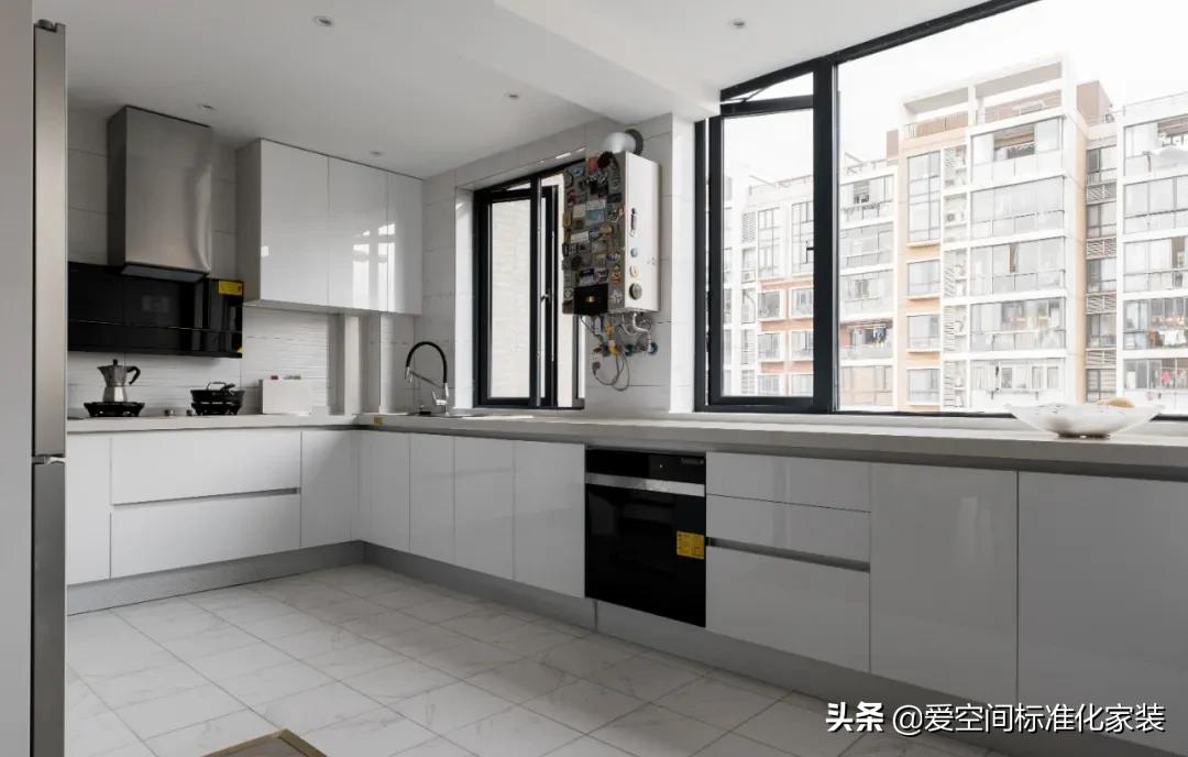 134㎡现代轻奢3室1厅，高级灰+象牙白，让家时尚范儿十足