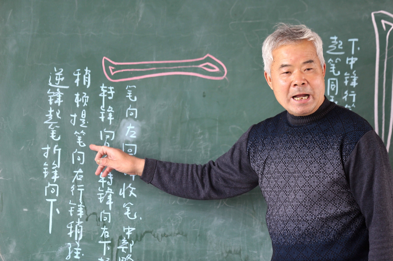 教师幽默的自我介绍3分钟范文