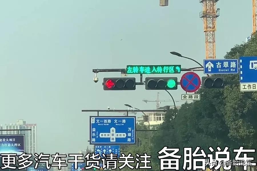 这才是正确红绿灯路口掉头，很多人不注意扣分又罚款，你做对了吗