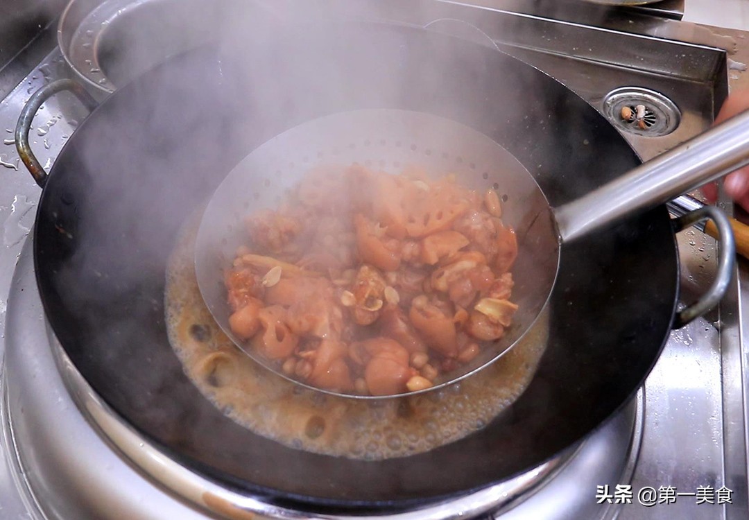 圖片[8]-【蓮藕豬蹄】做法步驟圖 湯汁入味 老少皆宜-起舞食譜網