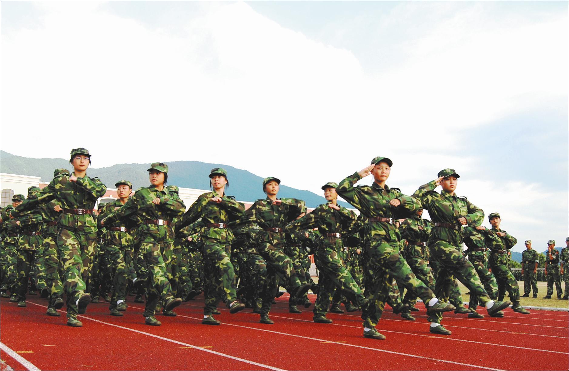 关于大学生军训的说说
