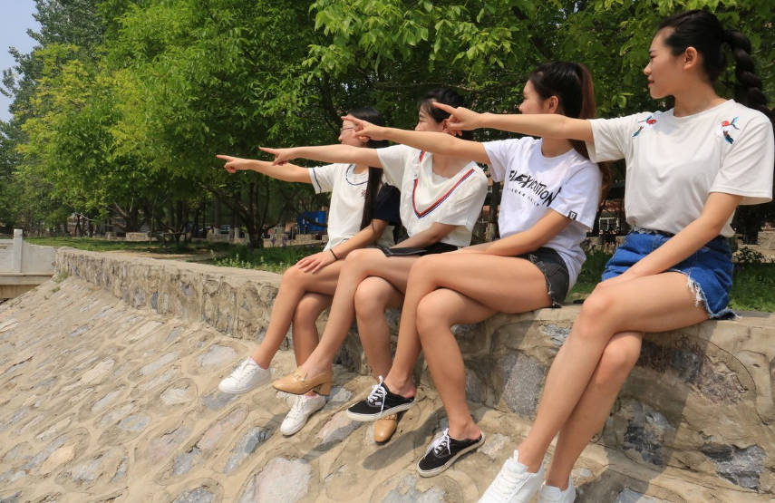 大学生吐槽室友没吃过“海底捞”，称其没见过世面，反遭网友怒怼