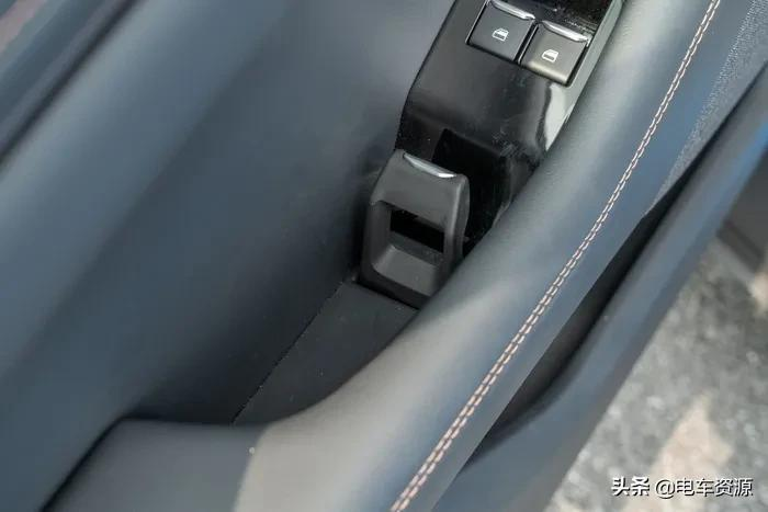 「电马」来袭！Model Y慌了吗？试驾福特Mustang Mach-E