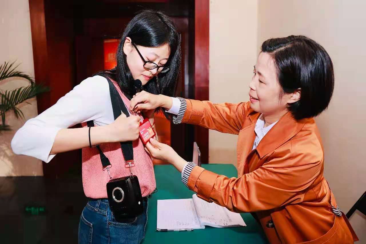 浙大再现“扫地僧”： 246页手绘画册致敬百年党史