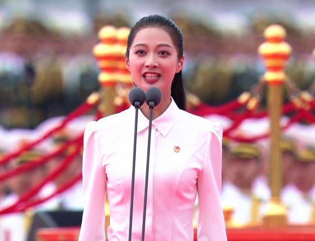 中国传媒大学校花冯琳，因“领诵”走红，读大四的她去哪实习了？