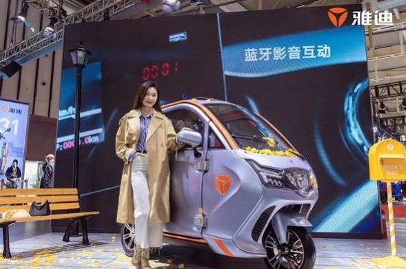 雅迪、金彭、盛昊3款电动篷车，能上牌、全封闭式，适合冬季出行