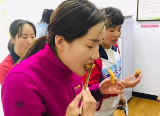 深圳一幼师晒食堂菜火了，整齐划一5天不重样，家长看后想去蹭饭