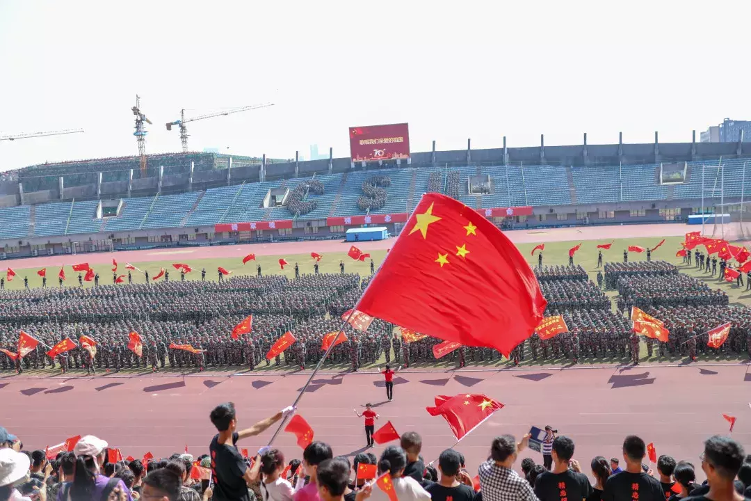 2019级中南大学本科新生完成军训，雄姿英发展风采！