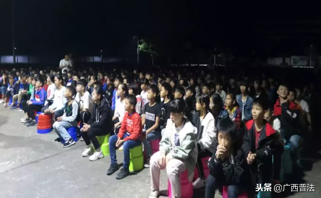 「八桂普法集锦」形式丰富热情高，各地普法活动继续精彩纷呈